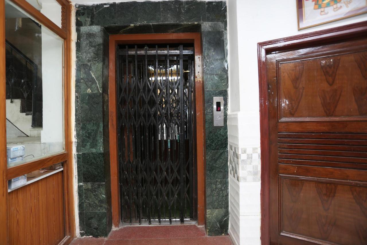 Oyo 4956 Hotel Maharaja Palace Kānpur Eksteriør bilde