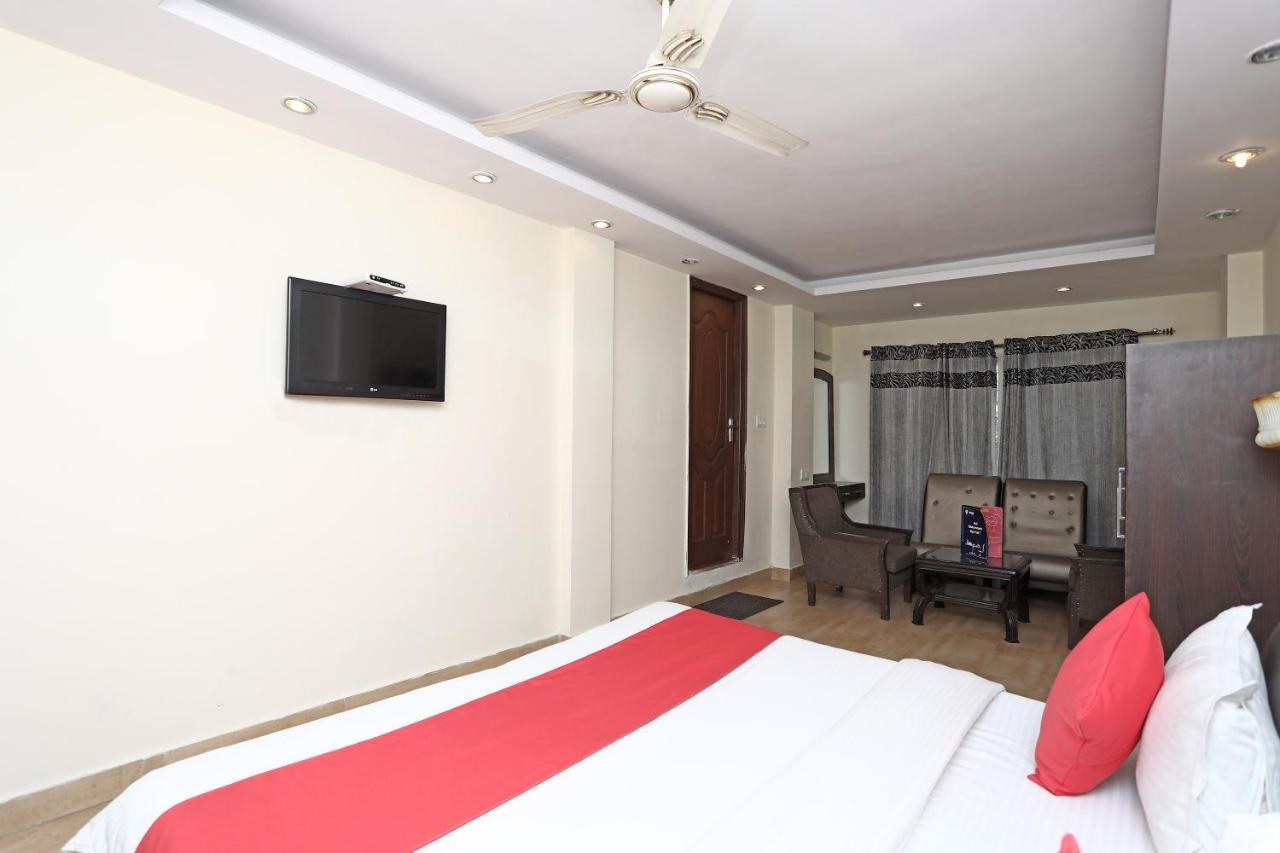 Oyo 4956 Hotel Maharaja Palace Kānpur Eksteriør bilde