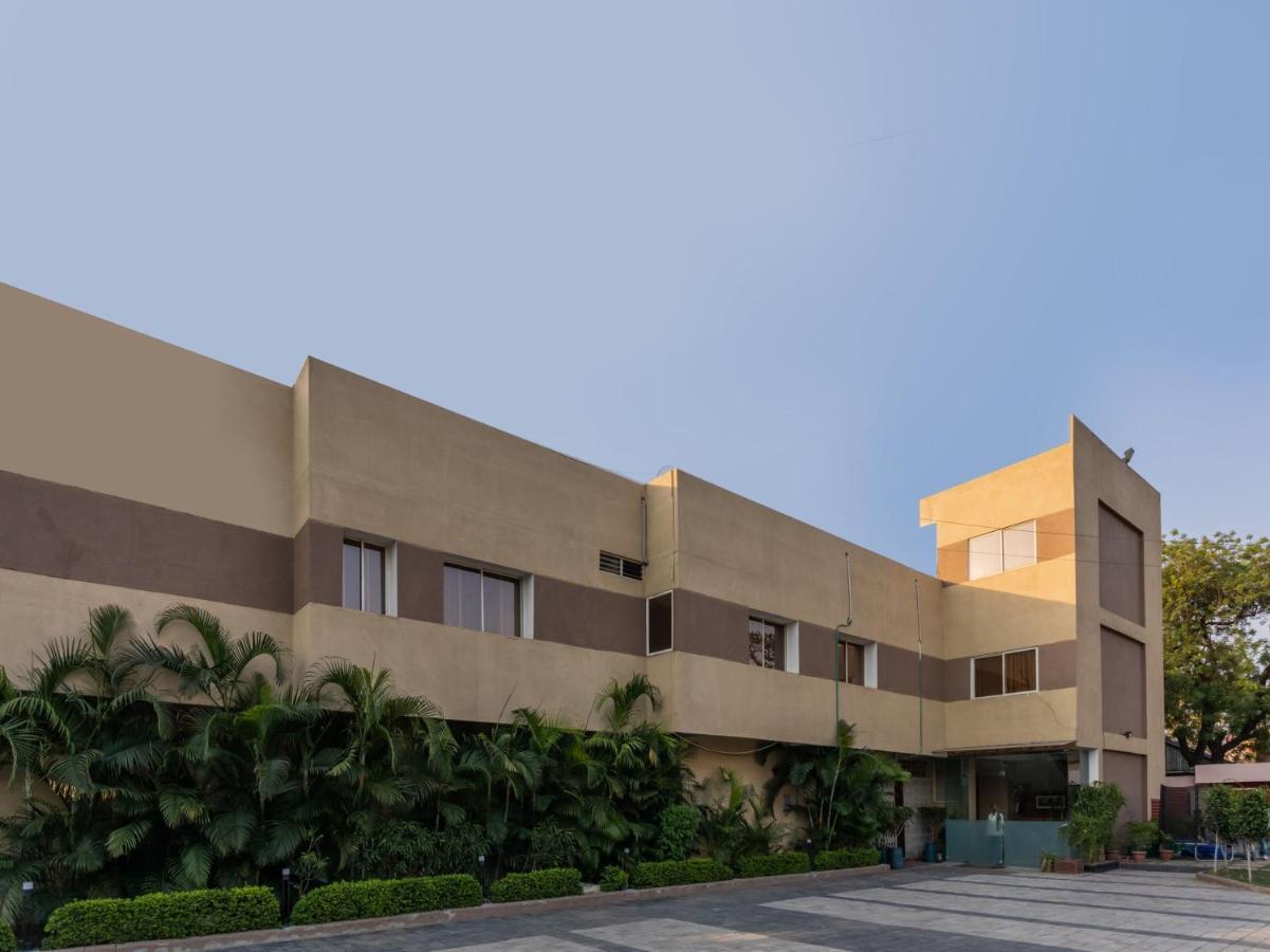 Oyo 4956 Hotel Maharaja Palace Kānpur Eksteriør bilde