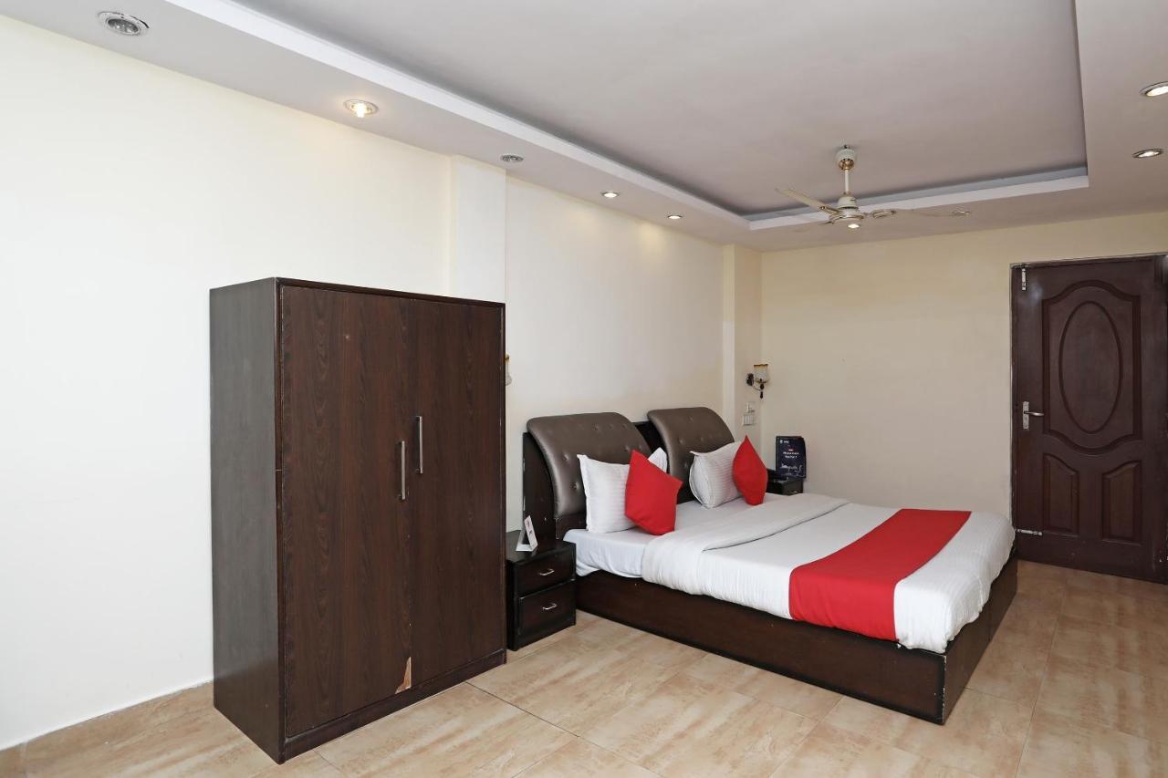 Oyo 4956 Hotel Maharaja Palace Kānpur Eksteriør bilde