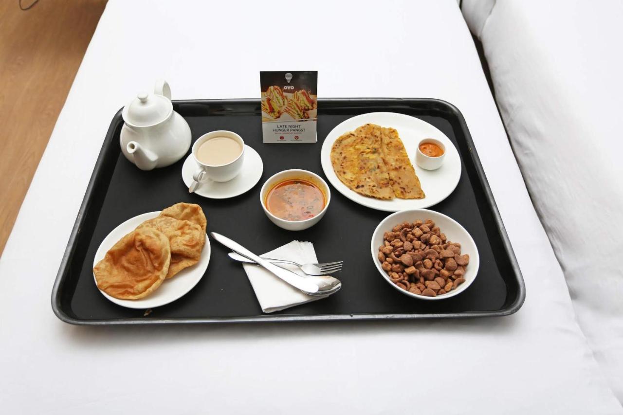 Oyo 4956 Hotel Maharaja Palace Kānpur Eksteriør bilde